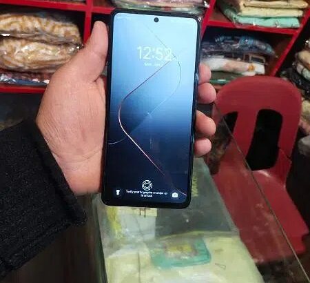 Tecno caman 20