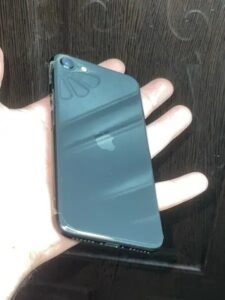 iPhone SE 2020 - photo 1