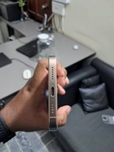 Apple iPhone 16 Pro Max - photo 6