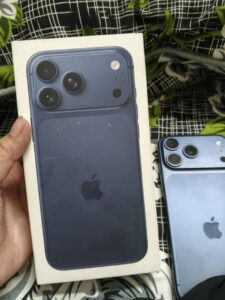 Apple iPhone 17 Pro Max - photo 1