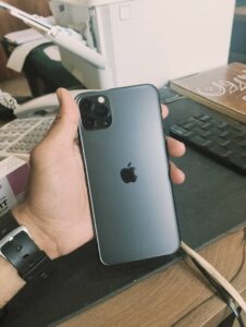 Apple iPhone 11 Pro Max - photo 1