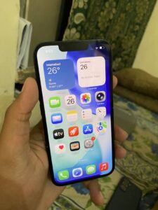 iPhone 13 - photo 2