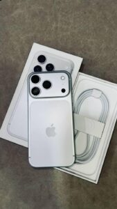 Apple iPhone 17 Pro Max - photo 1