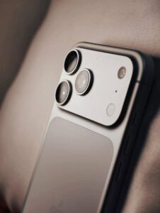 Apple iPhone 17 Pro Max - photo 4