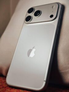 Apple iPhone 17 Pro Max - photo 2