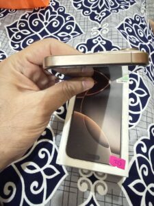 Apple iPhone 16 Pro Max - photo 3