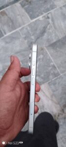 Apple iPhone 16 - photo 1