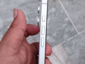 Apple iPhone 16