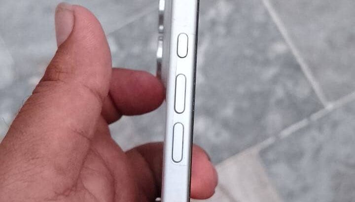 Apple iPhone 16