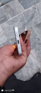 Apple iPhone 16 - photo 2