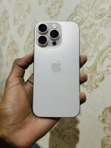 Apple iPhone 16 Pro - photo 1