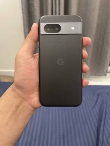 Google Pixel 8a - photo 1