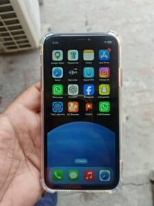 Apple iPhone XR - photo 1