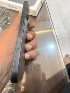 Apple iPhone 16 - photo 2