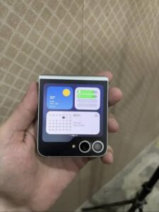 Samsung Mobile Z Flip 6 - photo 4