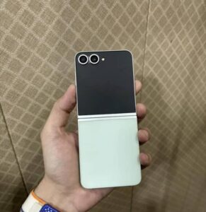 Samsung Mobile Z Flip 6 - photo 1