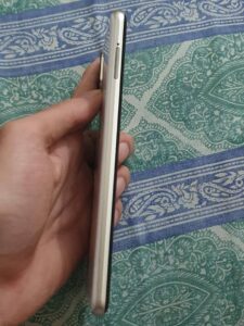Sharp Aquos R3 - photo 4
